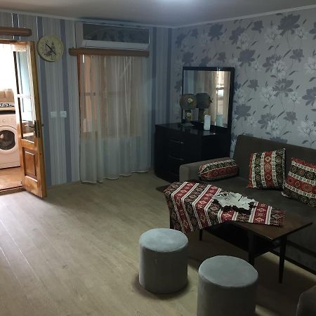 Old Yard Guest House Tbilisi ภายนอก รูปภาพ