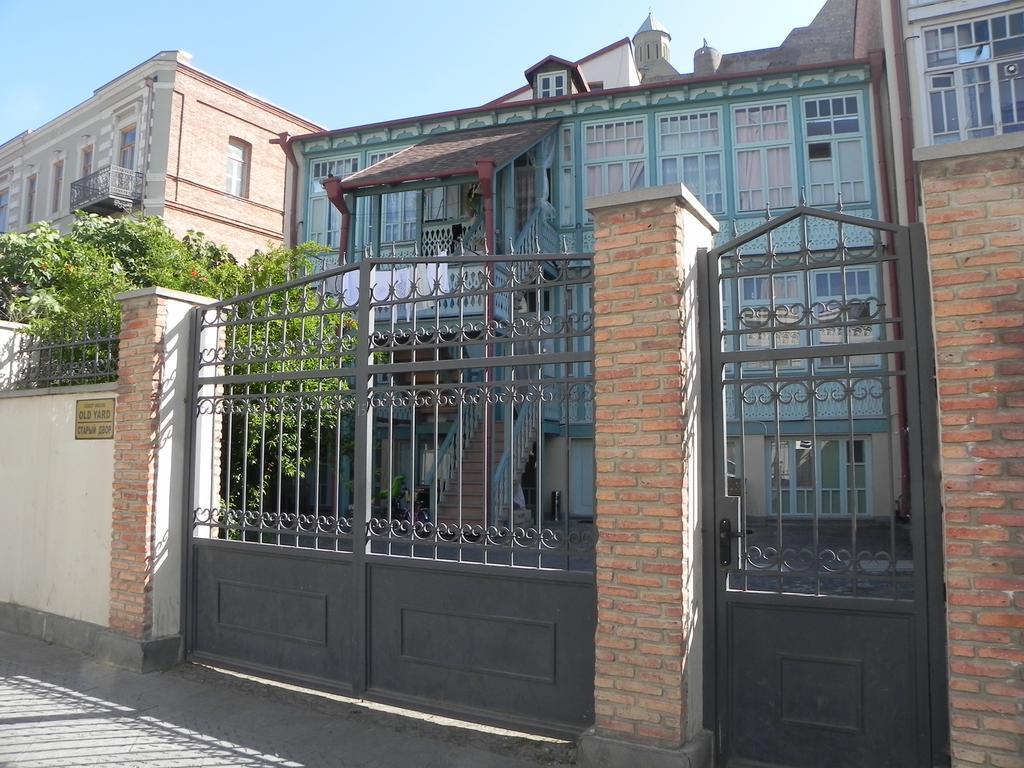 Old Yard Guest House Tbilisi ภายนอก รูปภาพ