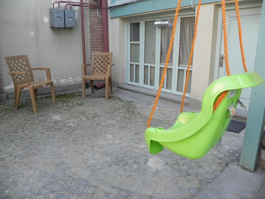 Old Yard Guest House Tbilisi ภายนอก รูปภาพ