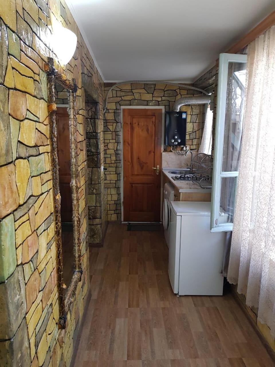 Old Yard Guest House Tbilisi ภายนอก รูปภาพ